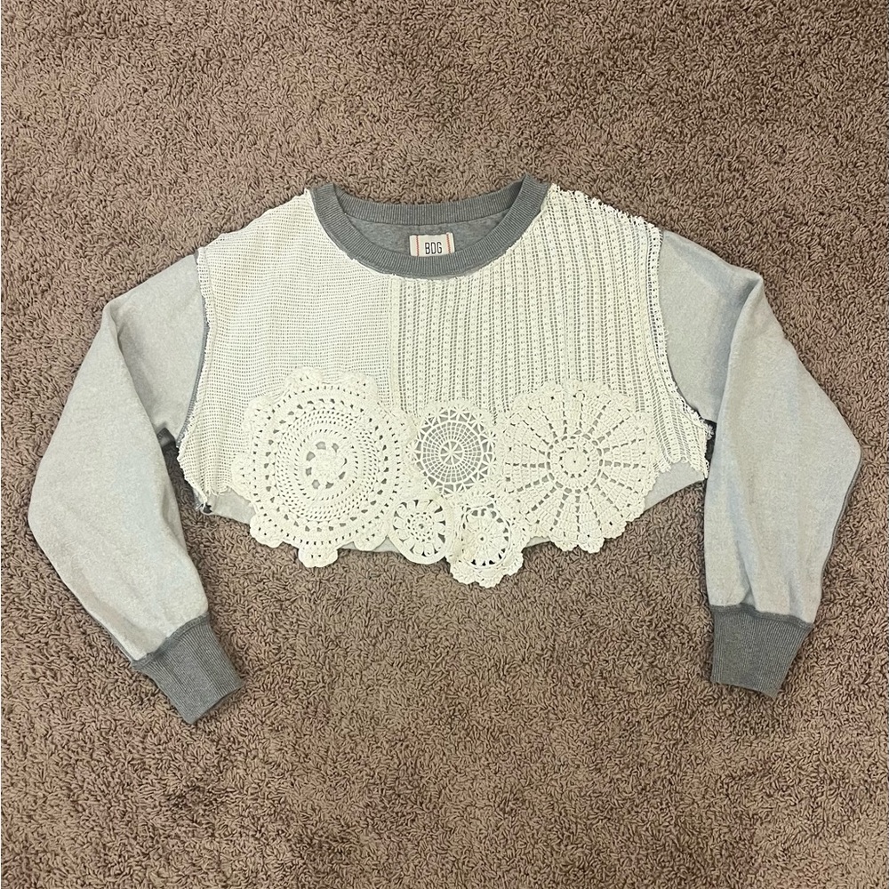Kimchi Blue Maryn Doily Cropped Crew Neck Sweatshirt Small NWT